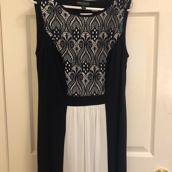 Blue and white maxi dress with lace front - Picture 5 of 5